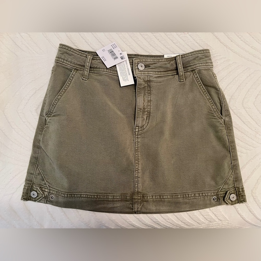 BRAND NEW American Eagle High-Waisted Utility Mini Skirt